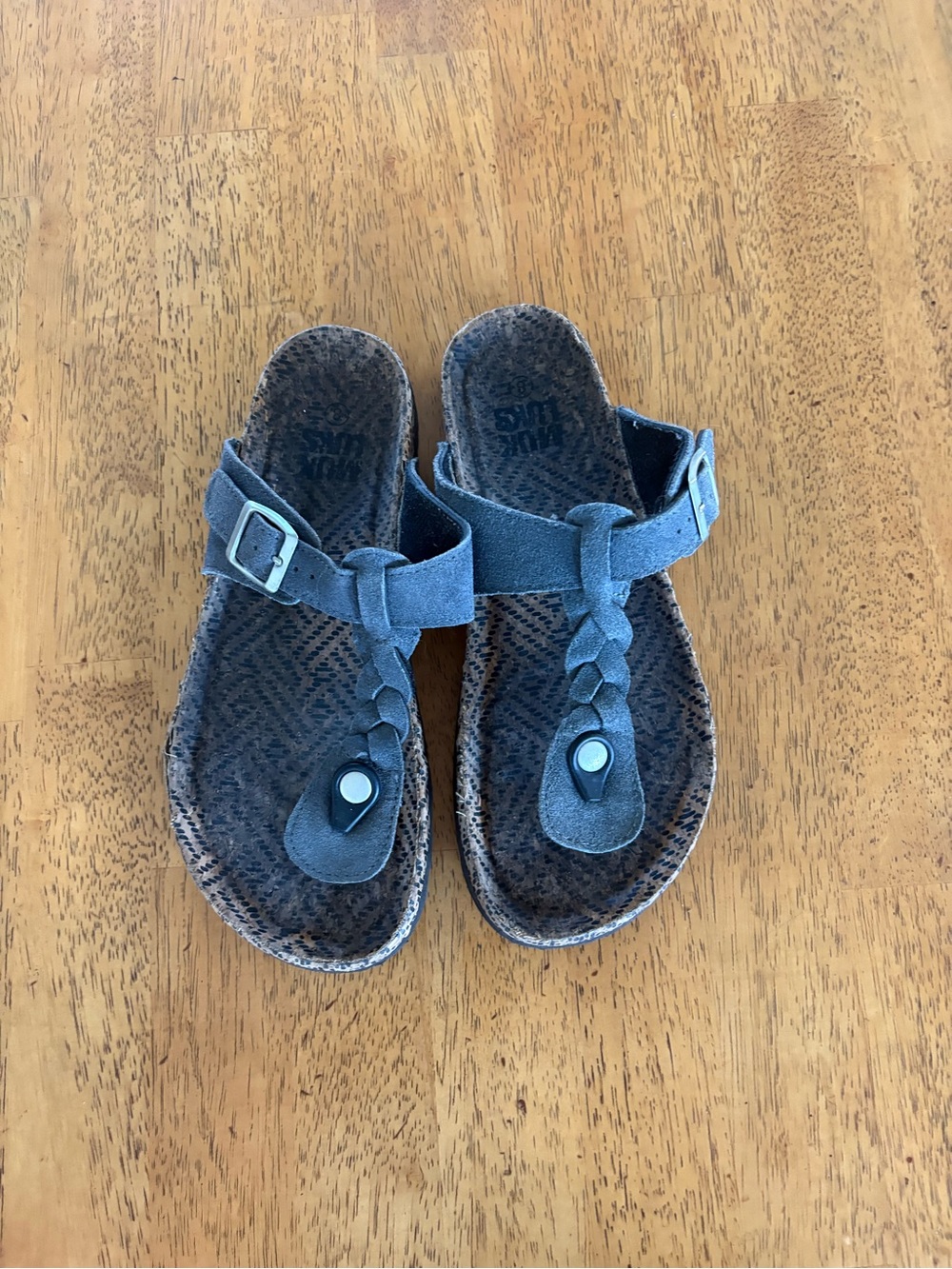 Muk Luks sandal